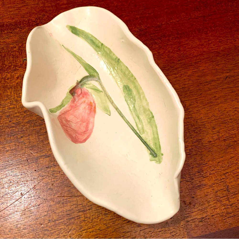 Trinket dish signed by Mari